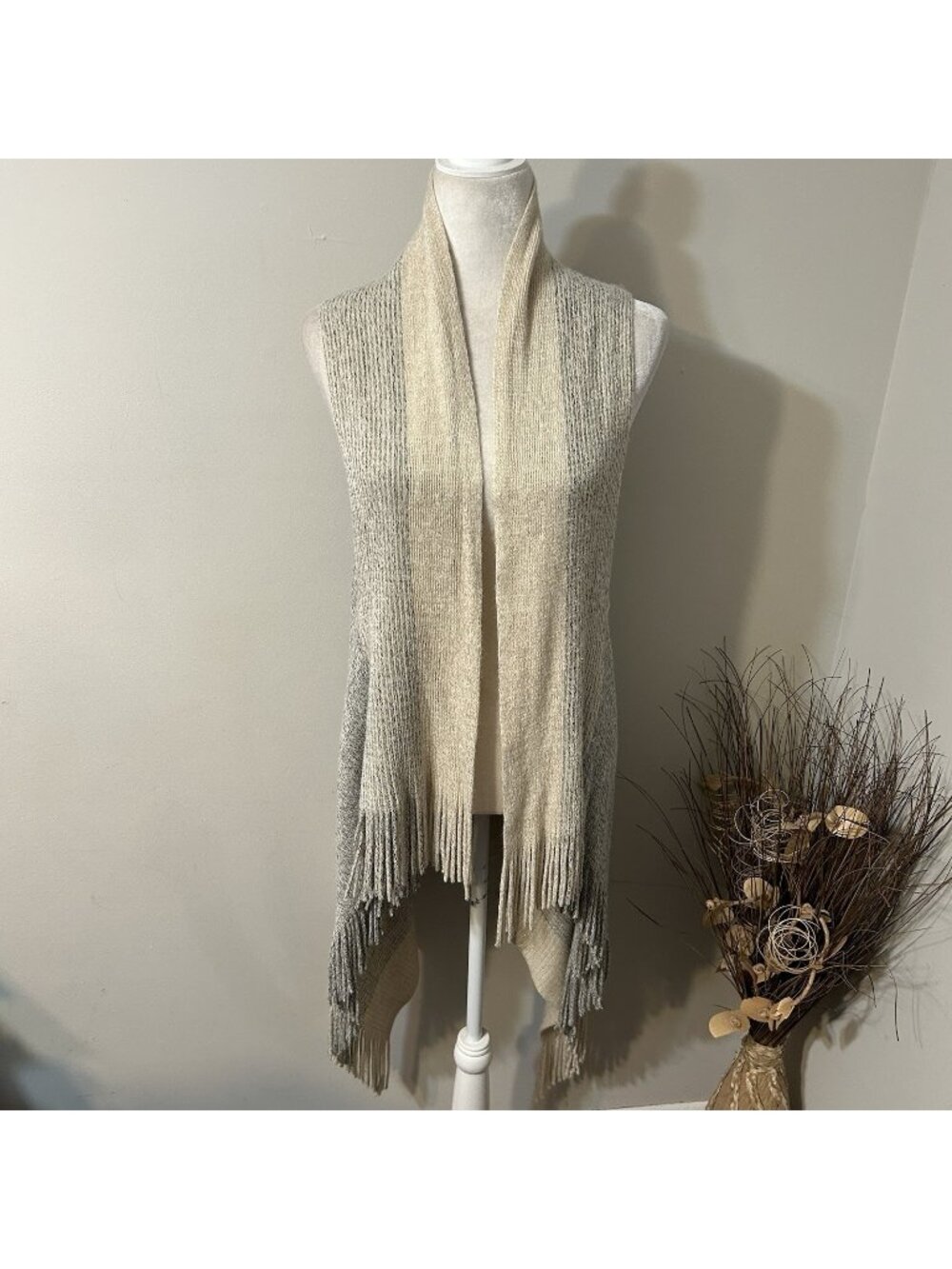 NWT Anna & Ava Womens Gray Beige Cardigan Sleeveless Sweater Duster Fringe OS